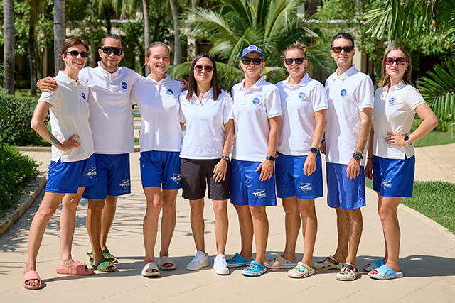 Команда школы плавания Shark