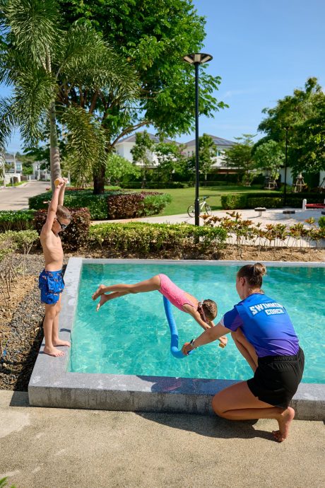 Алёна Гончаренко, P2893217 — как проходит детский урок по плаванию с Алёной Гончаренко