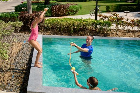 Алёна Гончаренко, P2893252 — как проходит детский урок по плаванию с Алёной Гончаренко